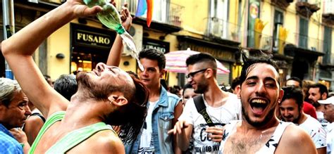 bakeca gay a napoli|Gay Naples Guide 2025